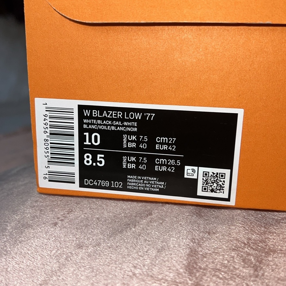 NWT Nike Blazer Shoes - Picture 2 of 5